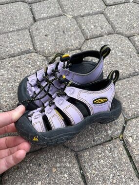KEEN Kids Lavender & Black Closed-Toe Sandals